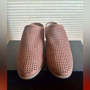 Stylish Ribbed Slip-On Shoes
